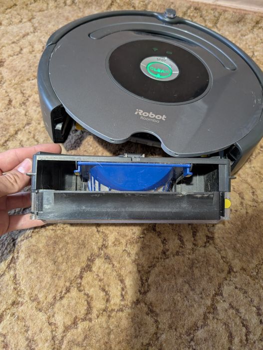 Робот-пилосос iRobot Roomba 676 Wi-Fi