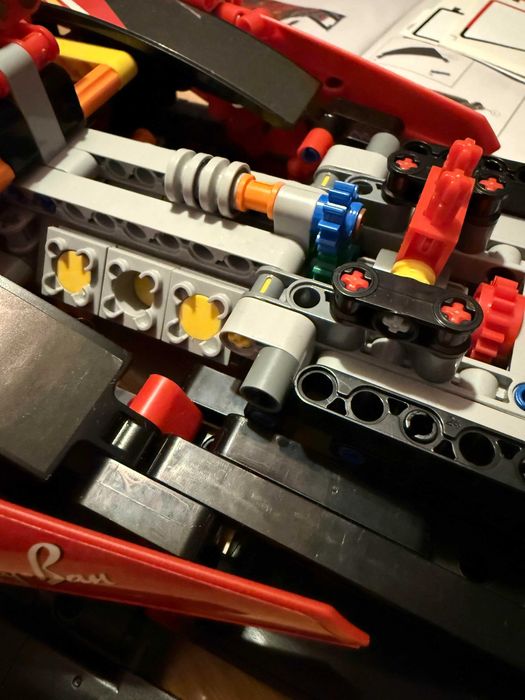 Rep. LEGO F1 Ferrari SF-24 F1 – Novo por montar