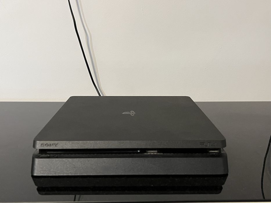 Ps4 slim 500gb, 2 pady, gra, okablowanie