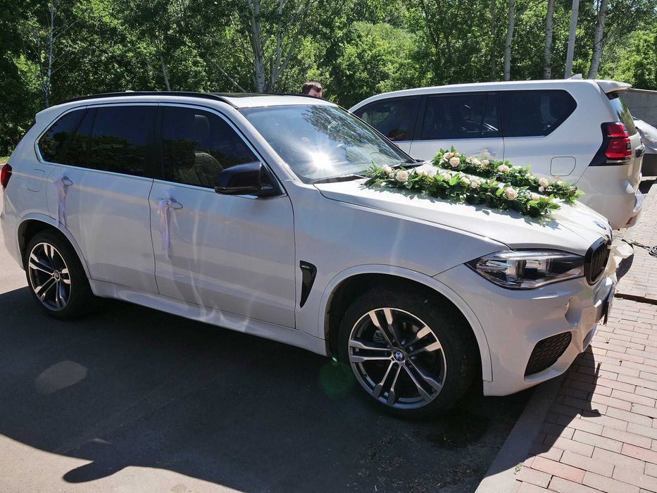 Авто на весілля черн-біл авто,Весільний кортеж в Суми.Бус на 9-20 чол.