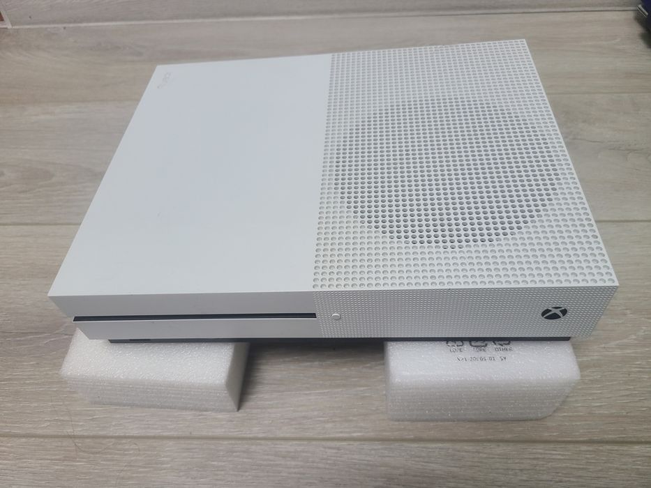 Xbox One S All Digital 1TB приставка