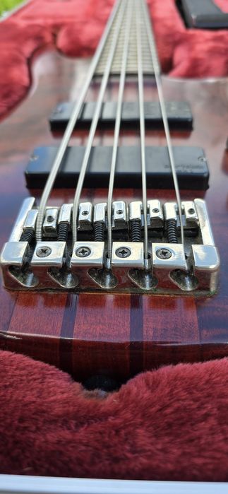 600 длр.  Бас гітара Ibanez