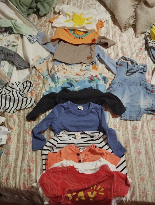 Roupa de bebê dos 3 aos 9 meses .