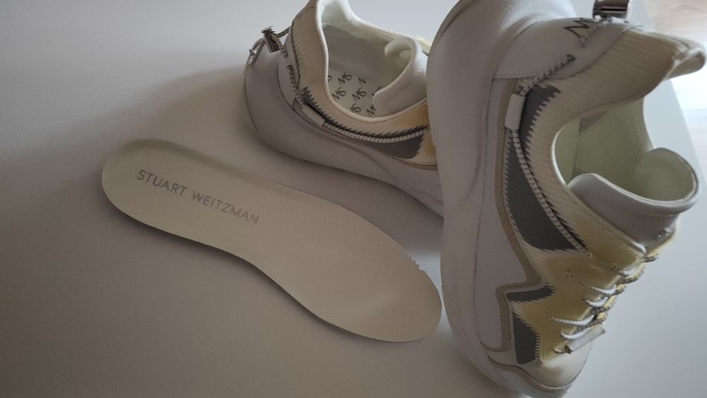 Продаю кроси"STUART WEITZMAN"40р.