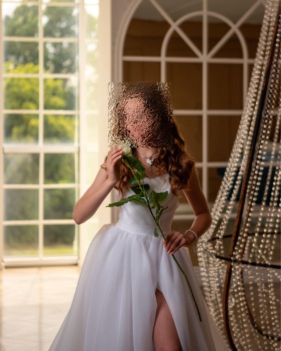 Сукня для дівчинки зі шлейфом