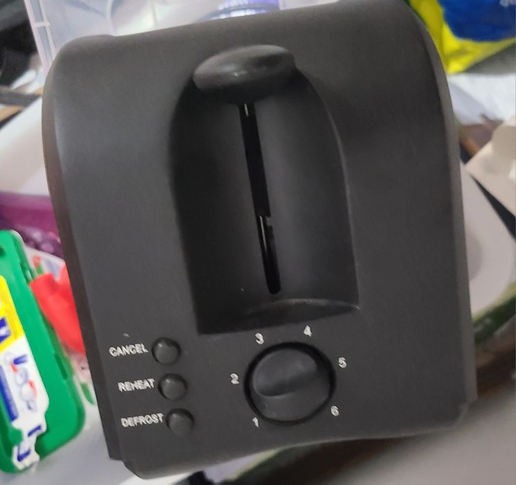 Torradeira Tristar preta e metalizada