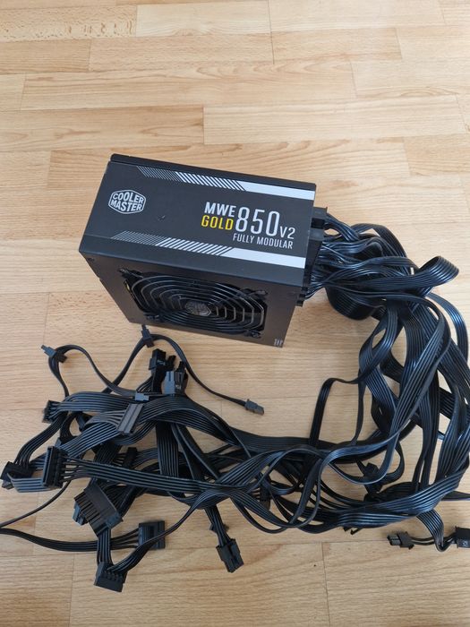 850W 80 PLUS GOLD CoolerMaster Якісний брендовий Блок живлення Стан гарний Розьєми в описі