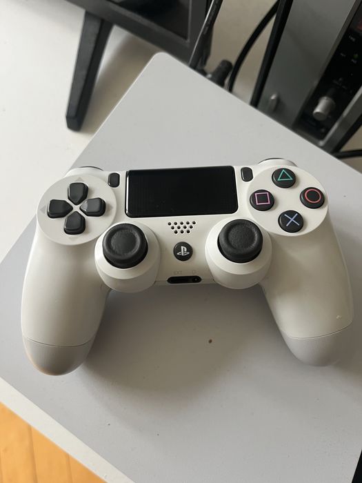 Oryginalny pad ps4 v2 w idealnym stanie