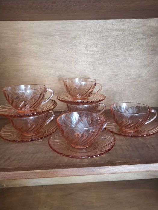Conjunto de chávenas e pires
