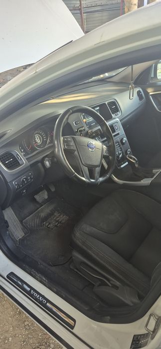 Volvo v60,D2,1.6 дизель по запчастям