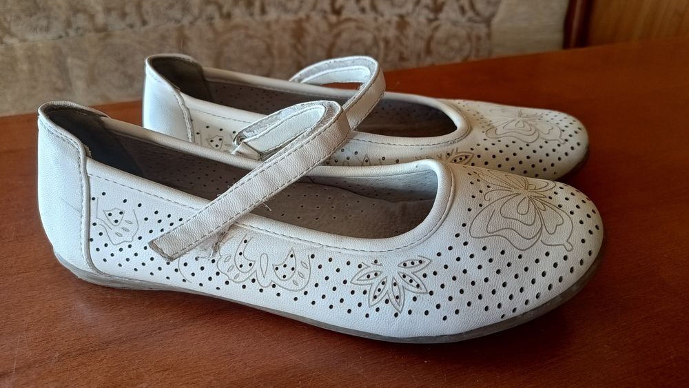 Мешти для дівчинки 35 р.