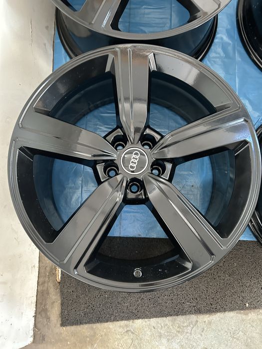 326 Felgi Aluminiowe Oryginał AUDI R 20 5x112 otwór 66 B Ładne Czarne