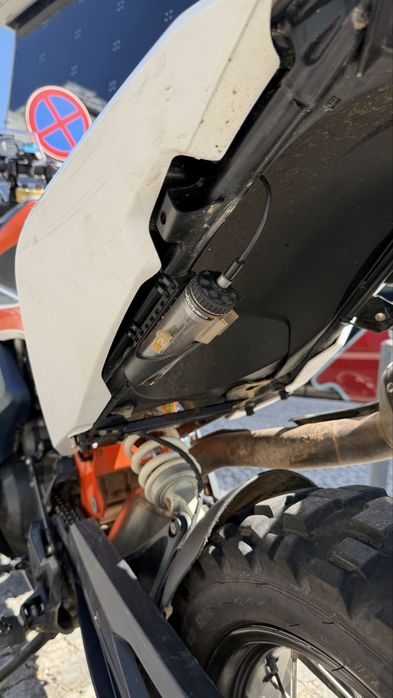 KTM 890 Rally  muito bem equipada