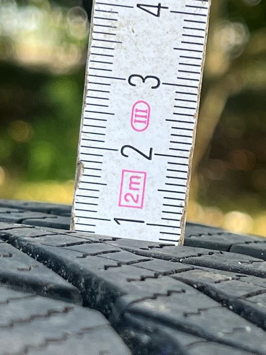 Opony zimowe do SUVA komplet Nokian Vr Suv 4 R18 235 x 65 x 18 st. bdb