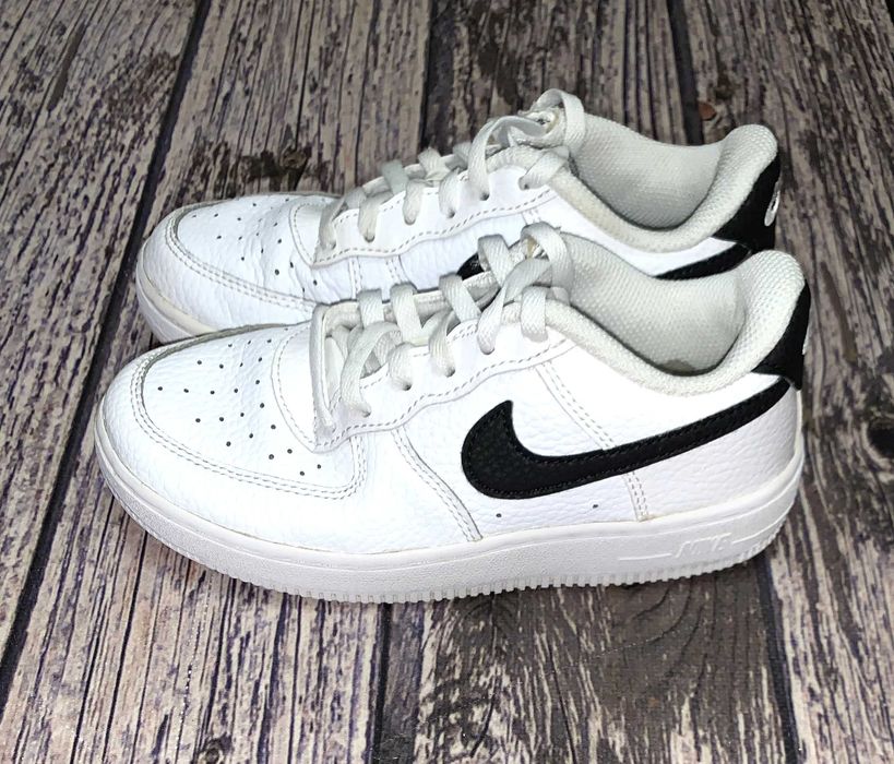 Кожаные кроссовки Nike для ребенка. размер 30 (18 см)