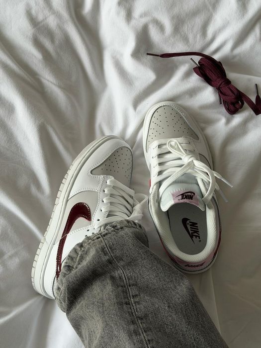 Nike SB Dunk Low Sail Burgundy Crush жіночі кросівки найк сб данк