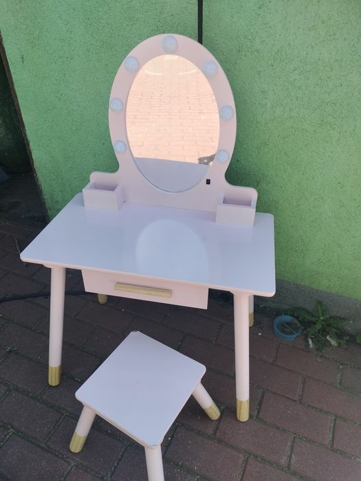 Toaletka z taboretem