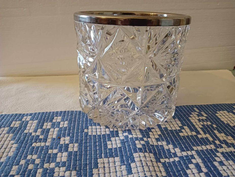 Конфетница хрумтпльная