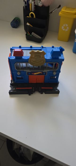 Pistas da Hot Wheels e outros brinquedos
