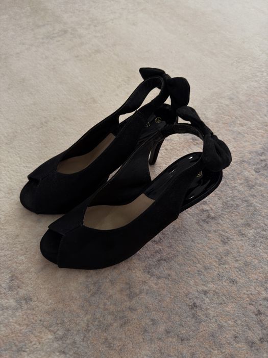 Buty na obcasie szpilki damskie czarne zamszowe DeeZee r. 39