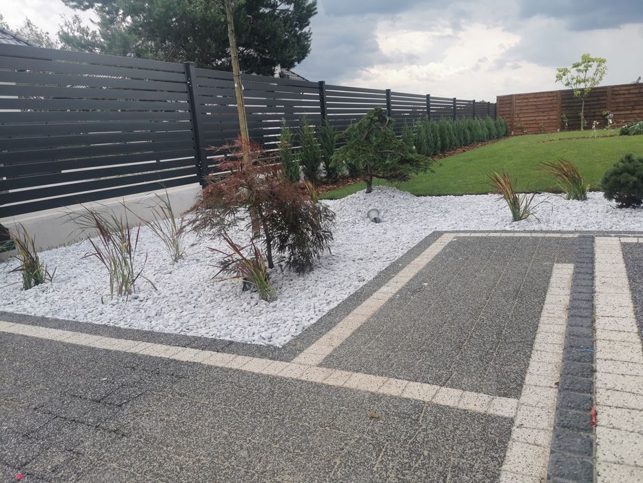 Zakładanie ogrodów - trawnik z rolki - nawadnianie