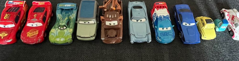 Auta Cars Mattel plus dodatki