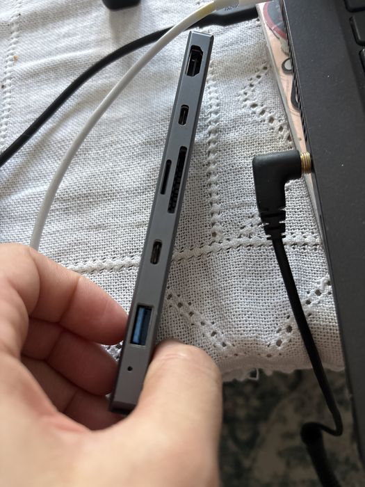 Isy iad-1021 hub usb c