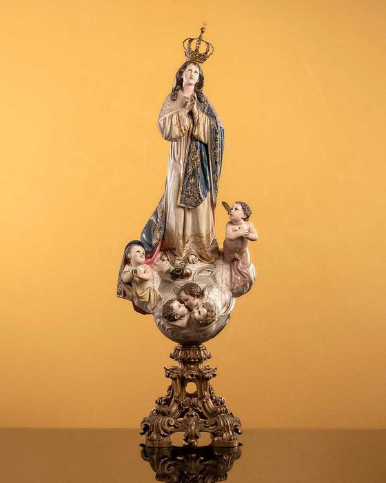 Medalha pingente em ouro e porcelana