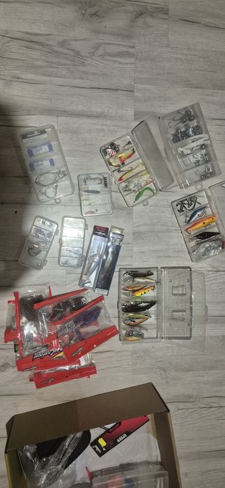 Przynęty wędkarskie, woblery, obrotówki, gumy, główki jigowe