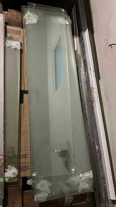 Поличка скляна 4мм, ширина 30см, довжина 110-150см. Різні розміри.