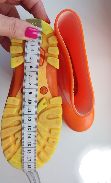 Продам гумові чобітки 26 розміру фірми  demar