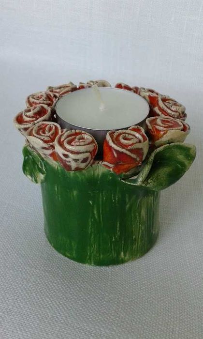 Ceramiczna róża i świecznik - ozdoby