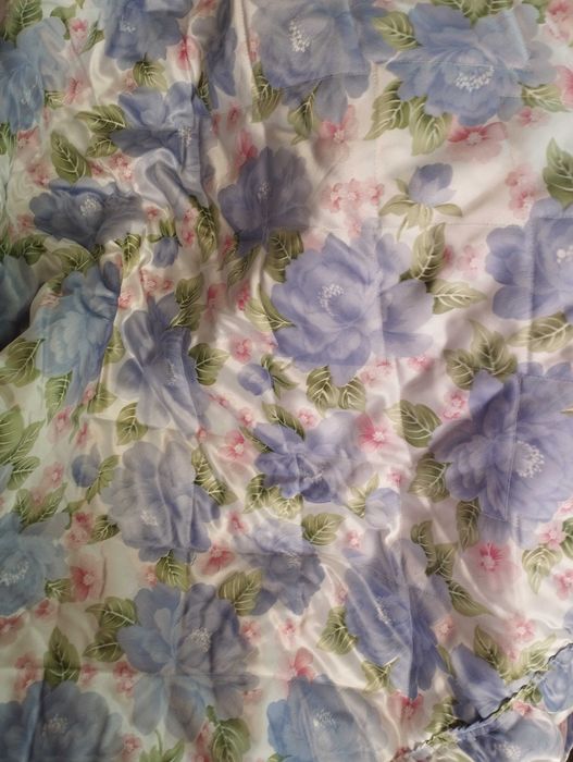 Vendo colcha de cama antiga