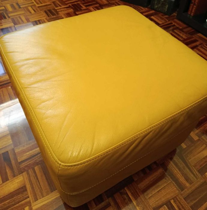 Banco de Sala em pele genuína (55 x 55 cm)