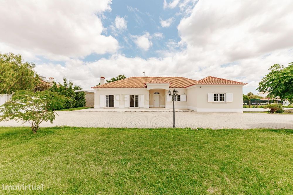 Moradia Térrea T4 na Moita com 3470m2 de Terreno