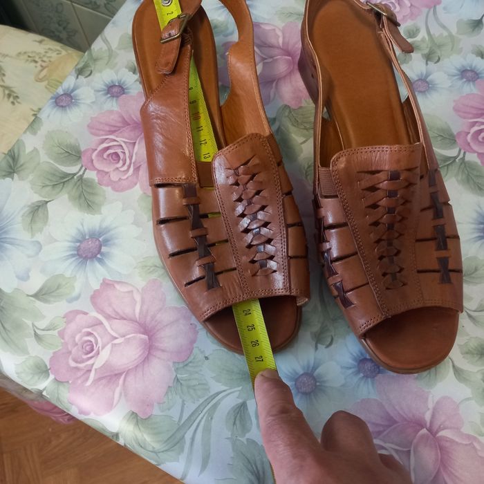 Продам кожаные женские босоножки 41 размера в отличном состоянии