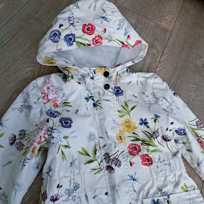 Куртка  для дівчинки 5-6 рочків
