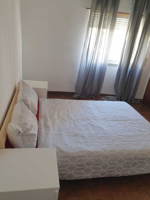 Quarto de casal para arrendar em Odivelas