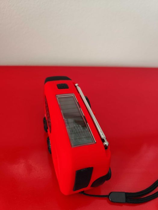 Rádio Solar de Emergência Portátil