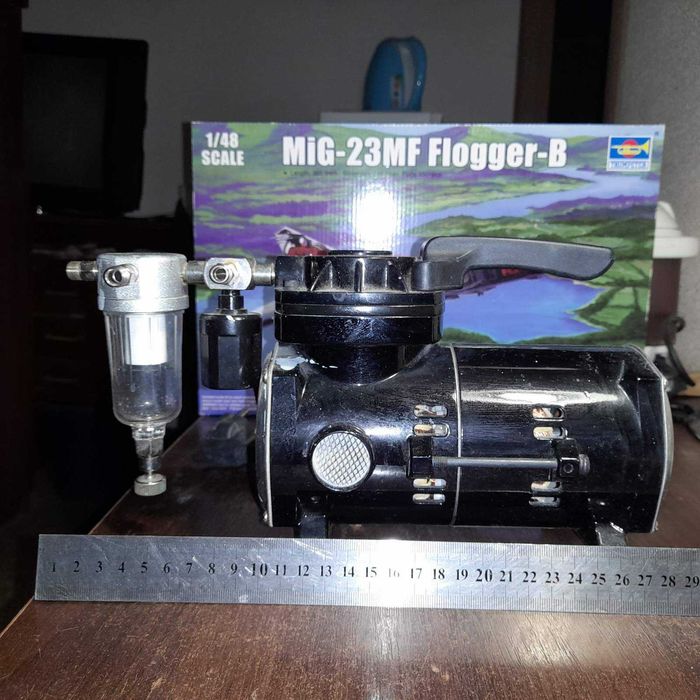 Продам компресор (б/в) для аерографії із саморобним ресивером 2л