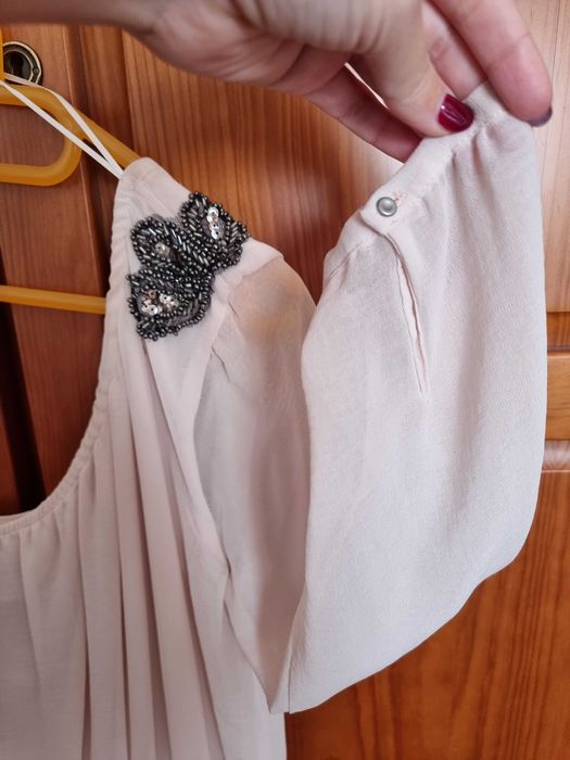Vestido bege apenas com uma manga Bershka, tamanho S
