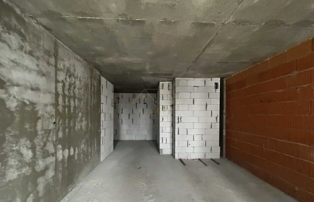 Продається однокімнатна квартира в збудованому будинку.