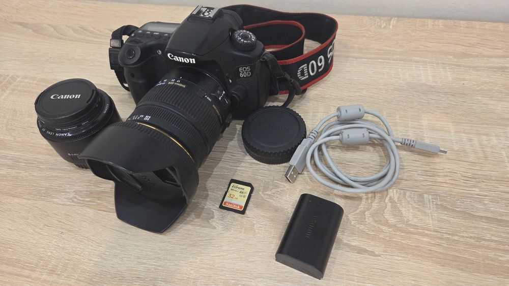 Фотоапарат Canon EOS 60D з двома об'єктивами, фільтрами, та карткою пам'яті на 32Gb