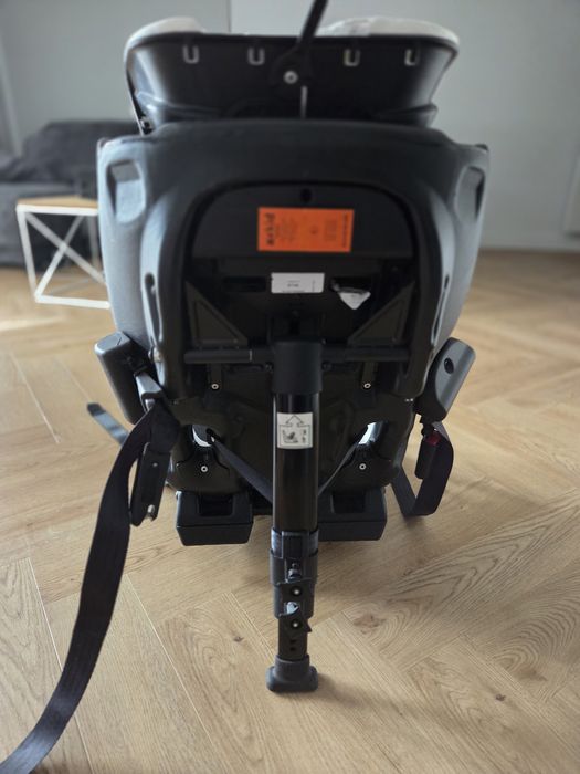Fotelik samochodowy Axkid Rekid tyłem do kierunku jazdy. 9-25 kg