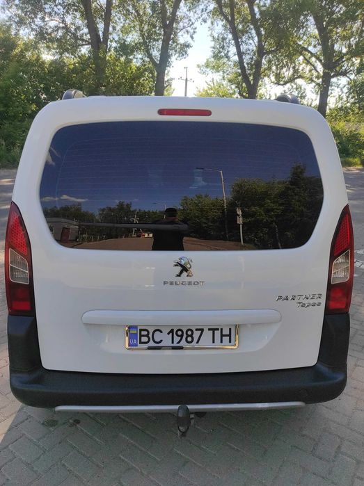 Автомобіль Пежо Партнер.