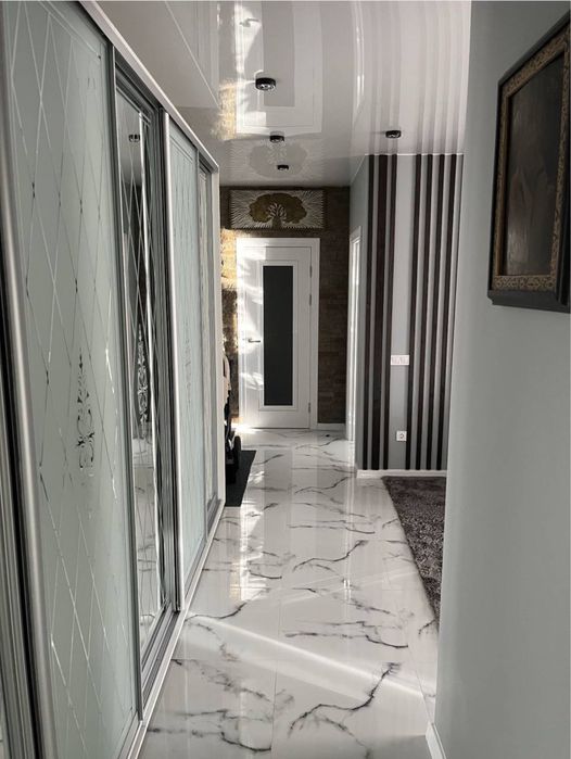 Продається велика  2-х кімнатна квартира з ремонтом. Постанови