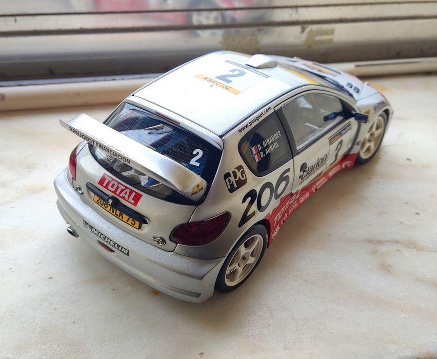 Miniatura 1/18 AutoArt Peugeot 206 WRC