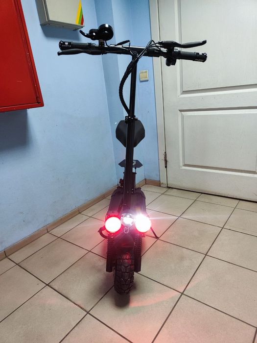 Продам  новый Электросамокат с коробкой и документами.