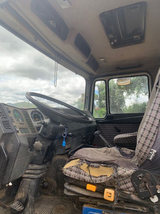 Man 19 com báscula e grua mafra