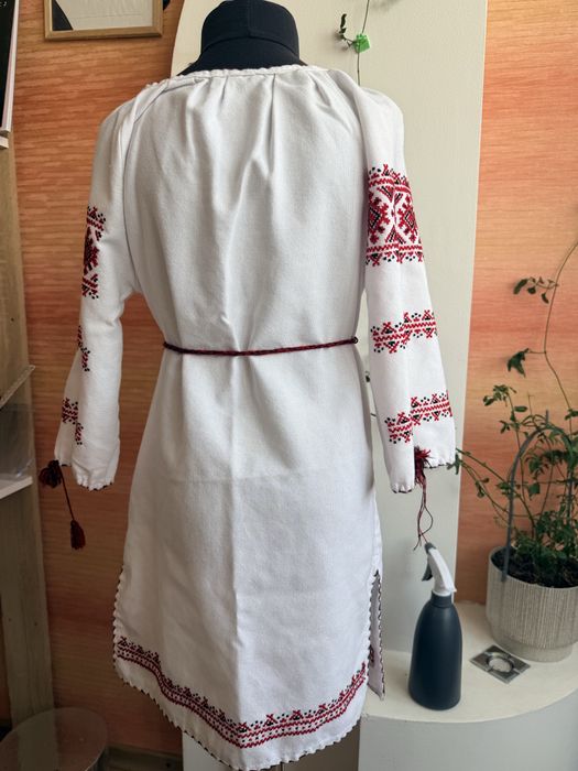 Продам сукню вишиванку на хріст 116